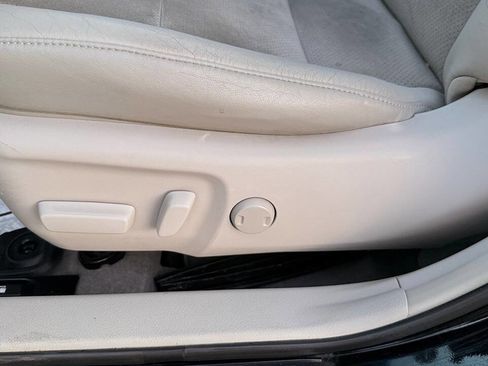 Used 2013 Toyota Camry XLE w/ Leather Pkg image 33