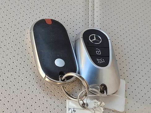 Used 2024 Mercedes-Benz GLC 300 4MATIC image 23