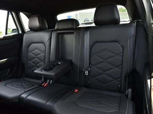 Certified 2024 Volkswagen Atlas Cross Sport SE w/ Panoramic Sunroof Package AWD/4WD image 22