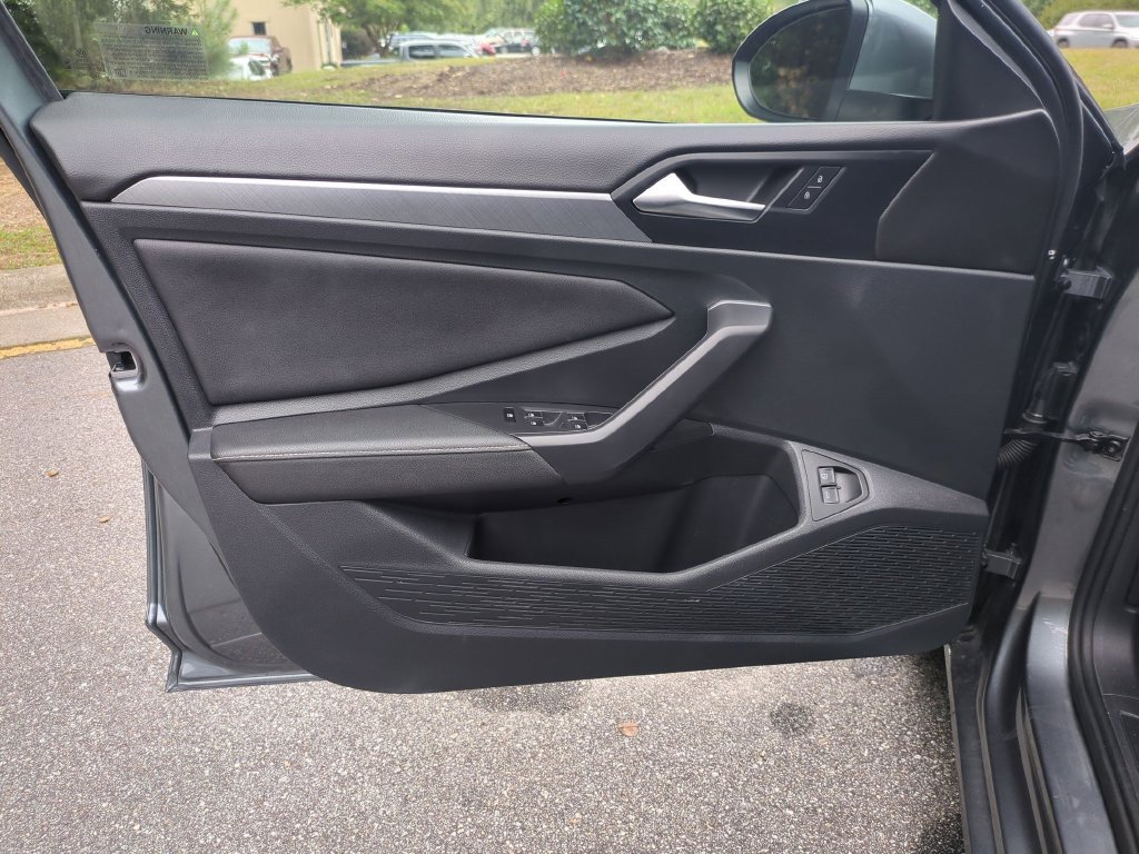 Used 2024 Volkswagen Jetta SE FWD image 13
