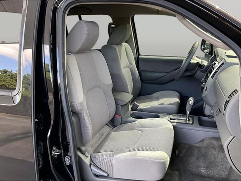 Used 2010 Nissan Frontier SE RWD image 8