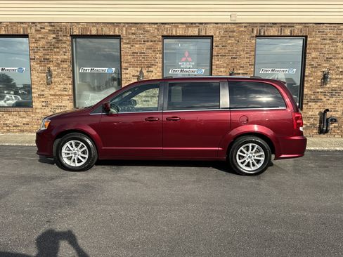 Used 2020 Dodge Grand Caravan SXT FWD image 2