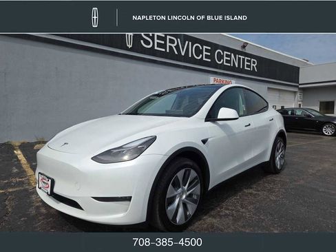 Used 2024 Tesla Model Y Long Range AWD/4WD image 1