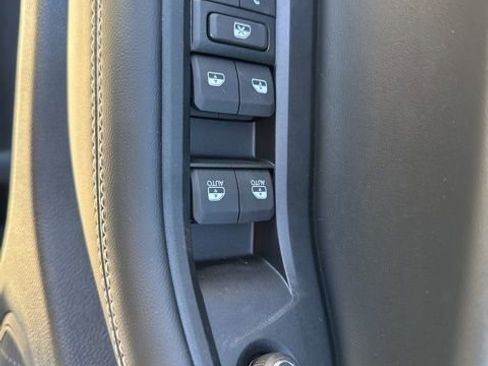 New 2025 Jeep Grand Cherokee L Altitude image 9