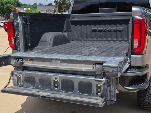 Used 2020 GMC Sierra 1500 Denali w/ Denali Ultimate Package AWD/4WD image 11