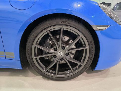 Used 2023 Porsche 718 Cayman w/ Premium Package RWD image 25