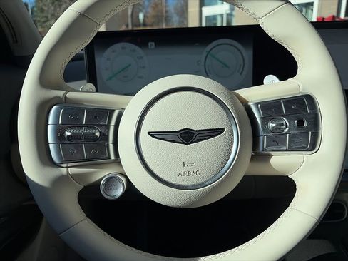 Used 2025 Genesis GV60 RWD image 13