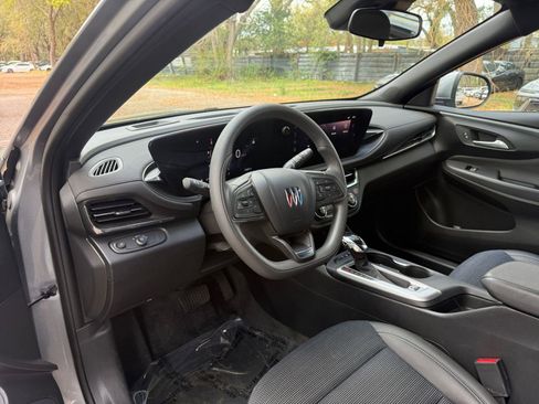 Used 2025 Buick Envista Preferred image 29