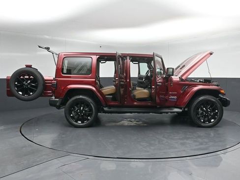 Used 2021 Jeep Wrangler Unlimited Sahara w/ Cold Weather Group AWD/4WD image 61