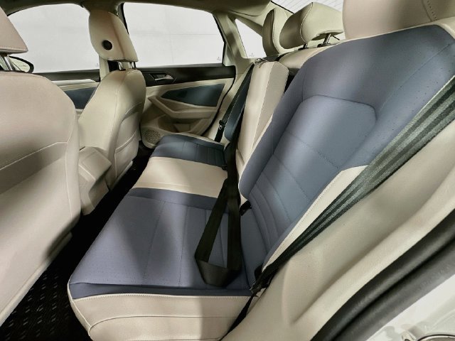 Used 2025 Volkswagen Jetta SE FWD image 23