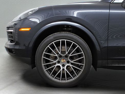 Used 2023 Porsche Cayenne AWD/4WD image 31