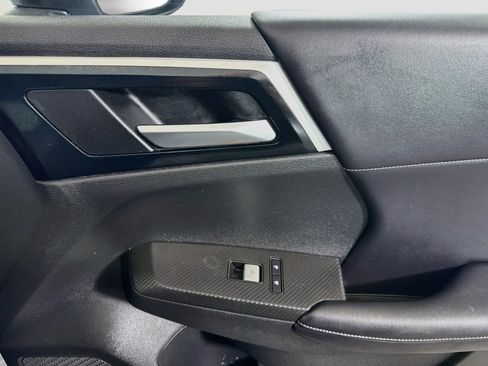 Used 2023 Mitsubishi Outlander SE Black Edition FWD image 31