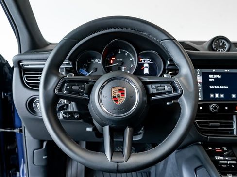 Certified 2026 Porsche Macan AWD/4WD image 17