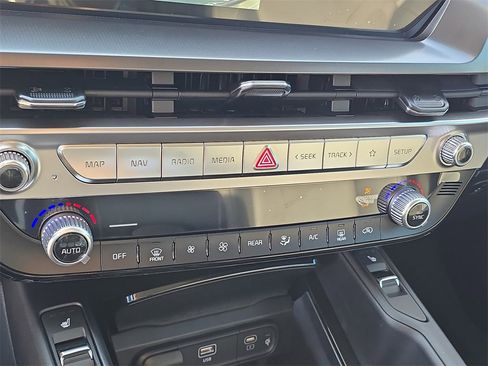 New 2025 Kia Telluride S image 28