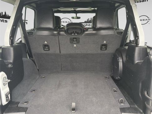 Used 2022 Jeep Wrangler Unlimited Rubicon w/ Cold Weather Group image 24