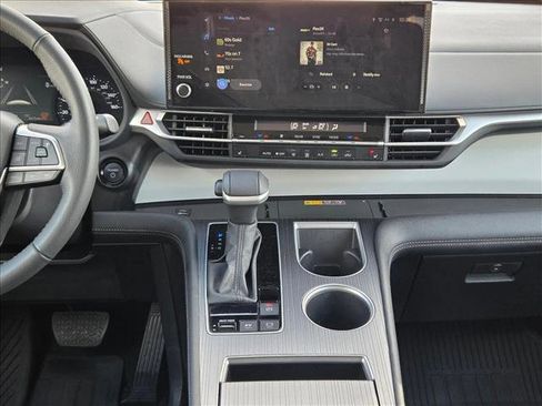 Used 2025 Toyota Sienna XLE image 16