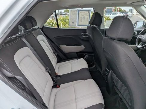 Used 2025 Hyundai Venue SEL FWD image 7