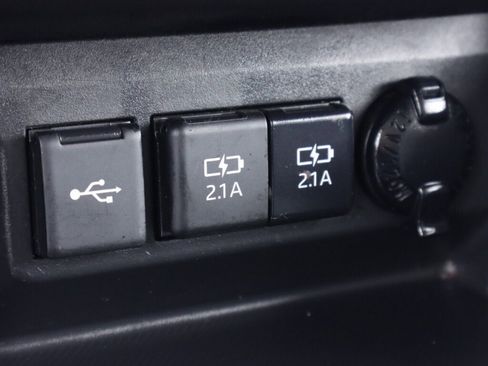 Used 2021 Toyota Highlander XLE image 22