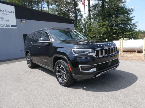 Used 2022 Jeep Wagoneer Series III w/ Premium Group I AWD/4WD image 3