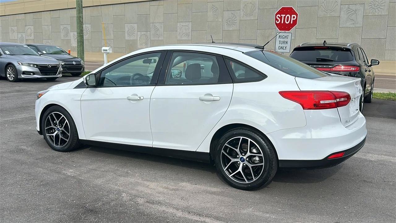 Used 2018 Ford Focus SE w/ SE Appearance Package FWD image 12