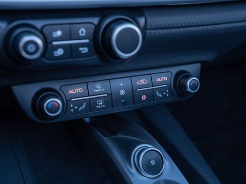 Used 2019 Ferrari Portofino image 44