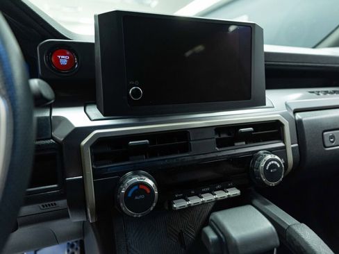 Used 2024 Toyota Tacoma TRD Sport image 11