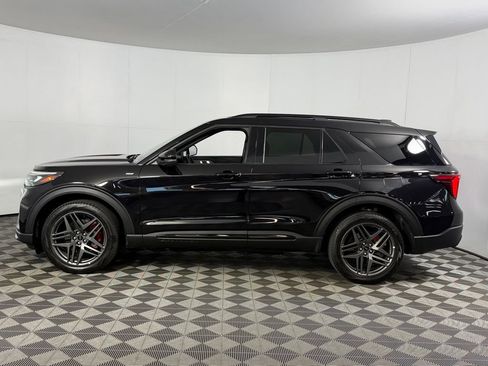 Used 2025 Ford Explorer ST-Line w/ ST-Line Street Pack AWD/4WD image 9