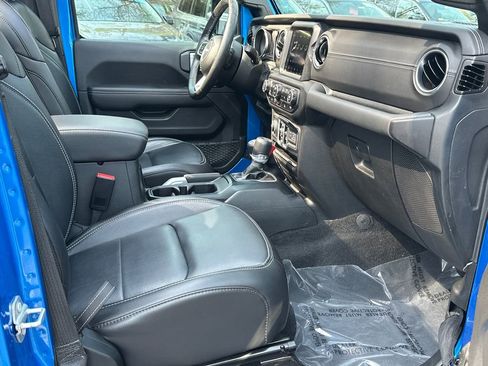 Used 2023 Jeep Wrangler Unlimited Sahara w/ Cold Weather Group image 10