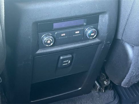 Used 2023 Chevrolet Traverse LT image 15