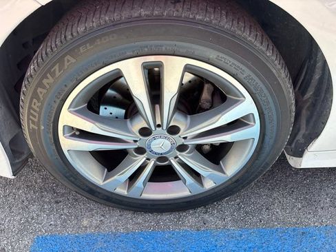 Used 2014 Mercedes-Benz E 250 BlueTEC Sedan image 9