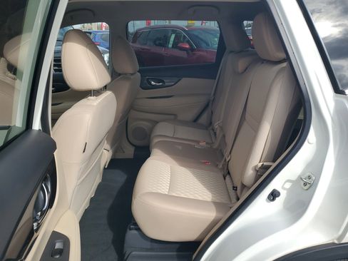 Certified 2019 Nissan Rogue SV image 16