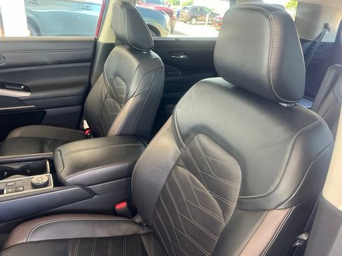 Used 2022 Nissan Pathfinder Platinum AWD/4WD image 5