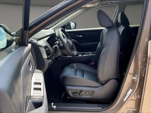 Certified 2025 Nissan Rogue SL w/ Tech Package FWD image 23