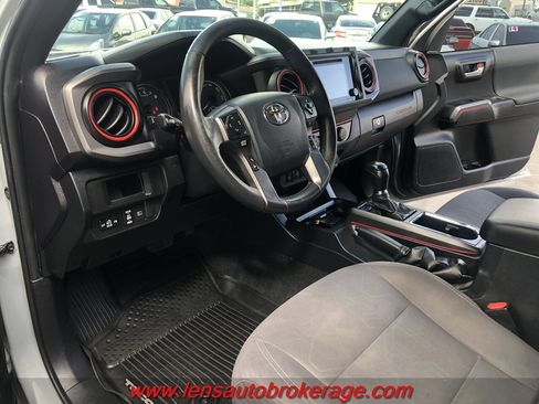 Used 2019 Toyota Tacoma TRD Off-Road image 10