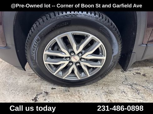 Used 2017 GMC Acadia SLE AWD/4WD image 11