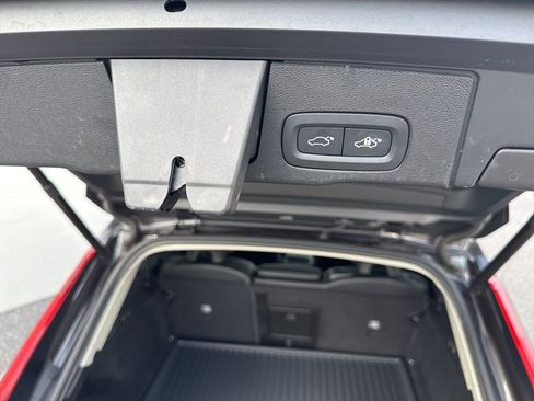 Used 2024 Volvo XC60 B5 Core w/ Protection Package Premier image 11