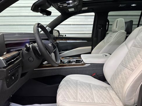 Used 2025 Cadillac Escalade Sport Platinum AWD/4WD image 12