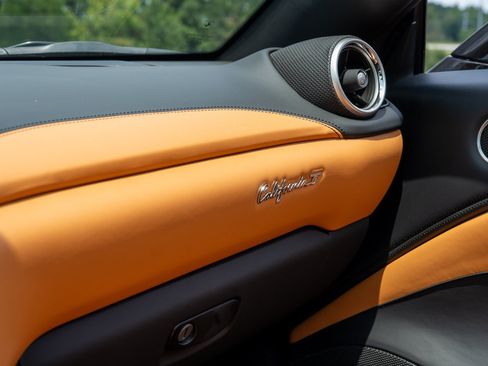 Used 2018 Ferrari California T RWD image 42