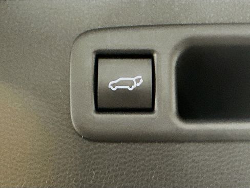 Used 2024 Toyota Highlander LE image 31