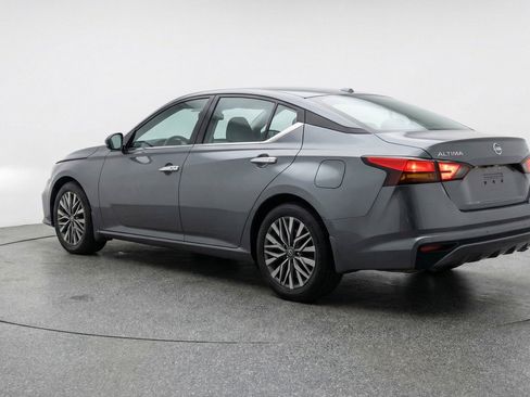 Used 2025 Nissan Altima 2.5 SV image 6