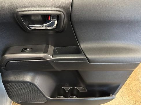 Used 2019 Toyota Tacoma TRD Off-Road AWD/4WD image 23