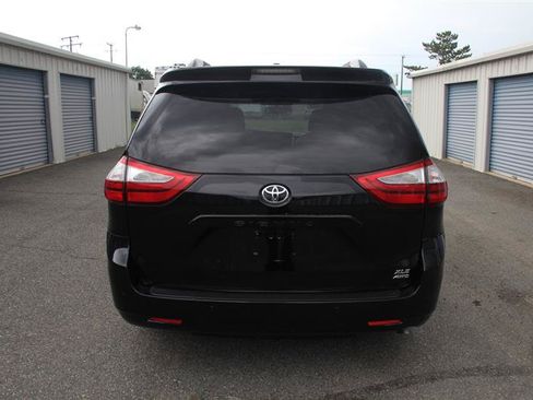 Used 2015 Toyota Sienna XLE Premium AWD/4WD image 6