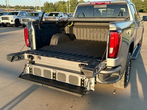 Used 2024 GMC Sierra 1500 AT4 w/ Technology Package AWD/4WD image 23