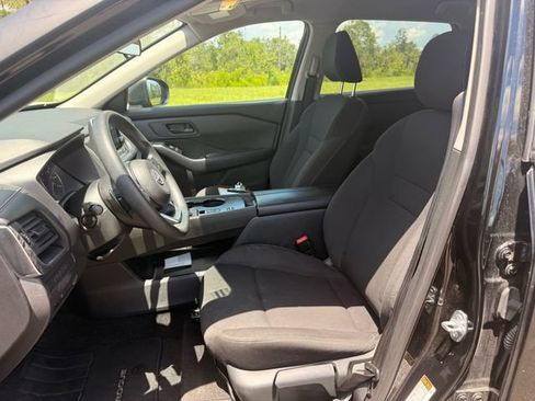 Used 2024 Nissan Rogue S FWD image 9