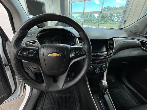Used 2020 Chevrolet Trax LT AWD/4WD image 14