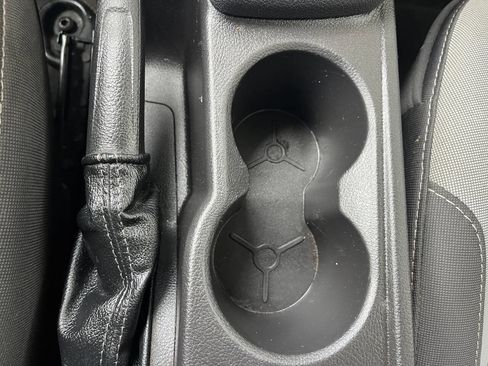 Used 2014 Ford Focus SE w/ SE Sport Package image 23