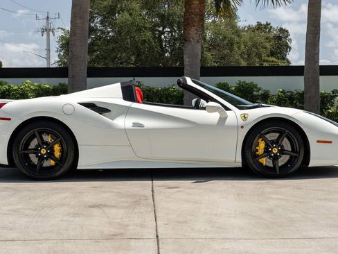 Used 2019 Ferrari 488 Spider image 9