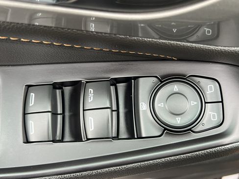 Used 2020 Chevrolet Traverse LT w/ LPO, Blackout Package FWD image 12
