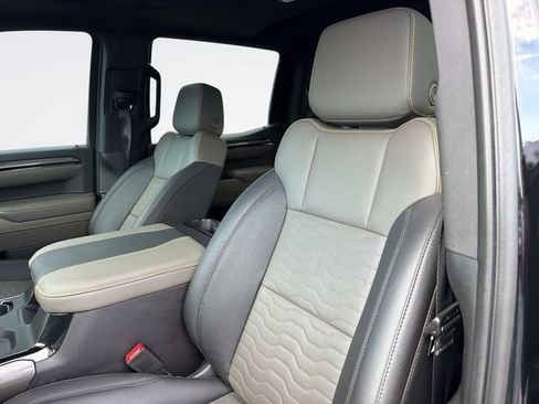 Used 2023 Chevrolet Silverado 1500 ZR2 w/ Technology Package AWD/4WD image 23