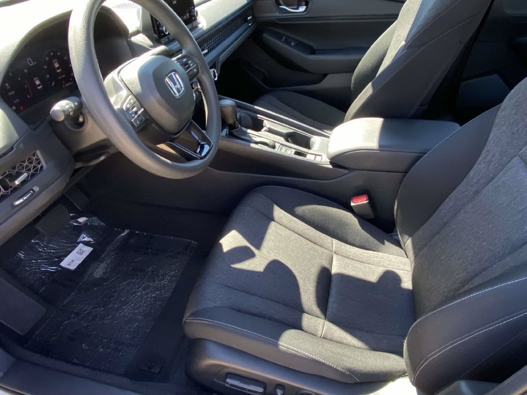 Used 2025 Honda Accord SE image 17